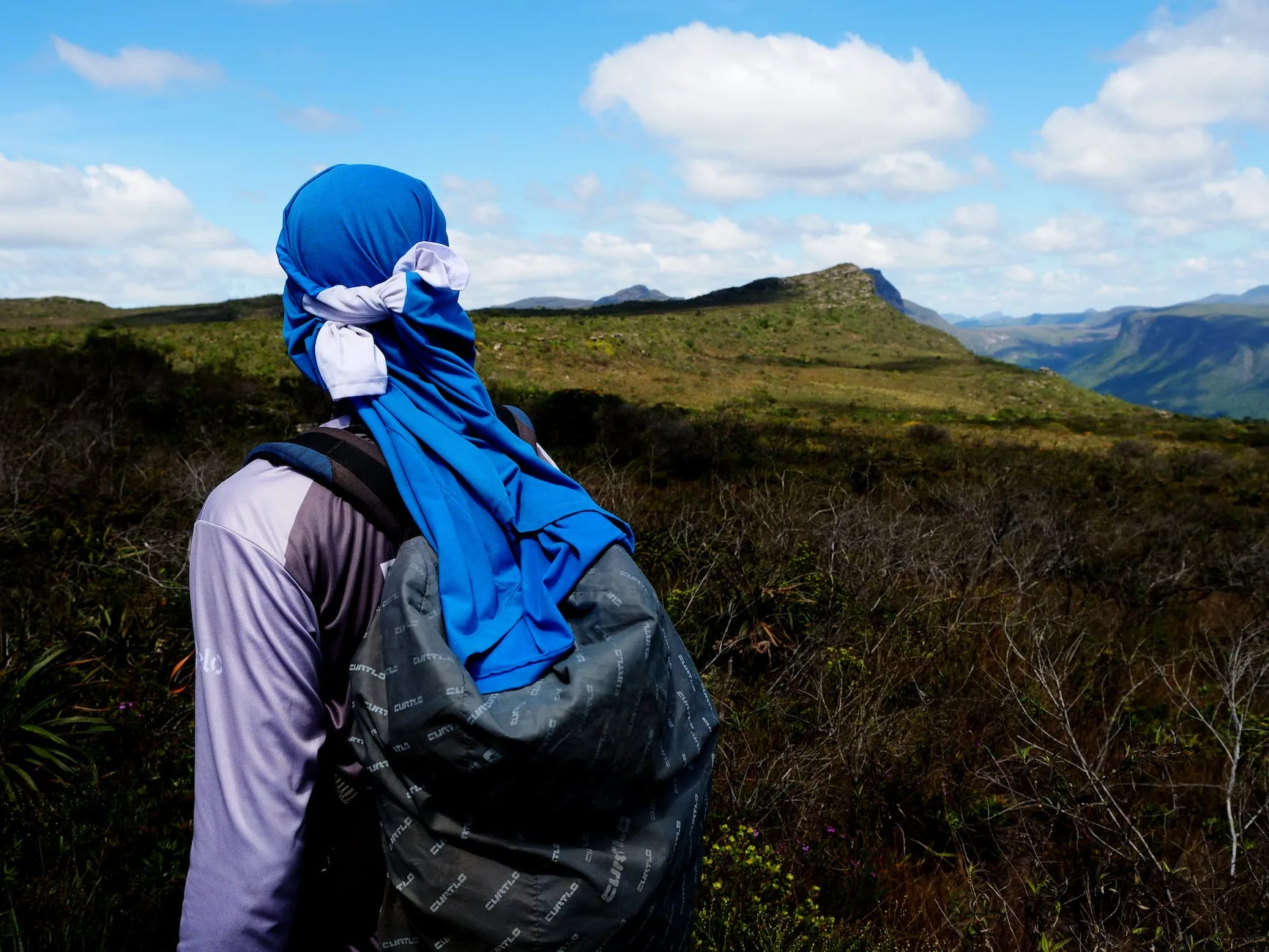 tourist guide on the trail