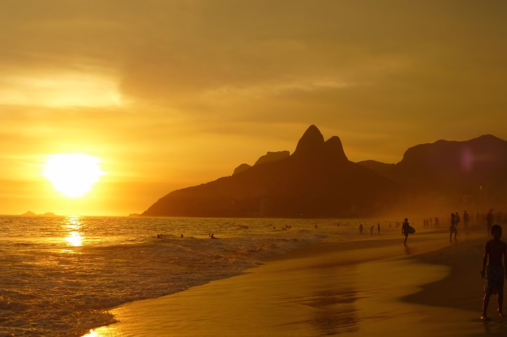 beach, sea, sunset, dusk, sun, sunlight, sun reflection, bay, ocean, nature, water, silhouette, mountains, sand, coastline, coast, shore, seashore, scenery, scenic, guanabara bay, ipanema beach, rio de janeiro, brazil