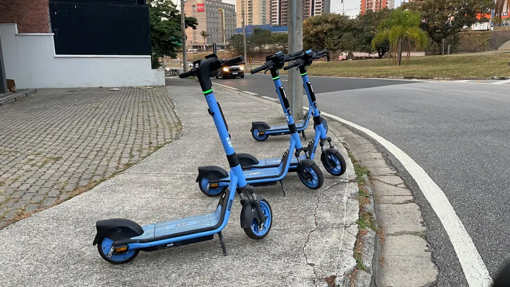 Renting a Scooter in Brazil: Rules, Helmets, and a Safety Reality Check