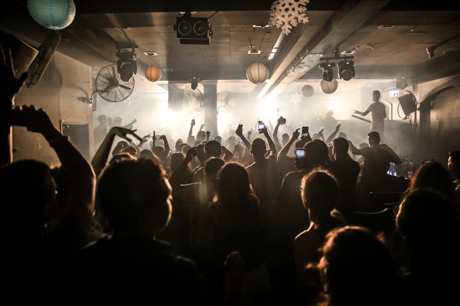 crowded gay dance floor sao