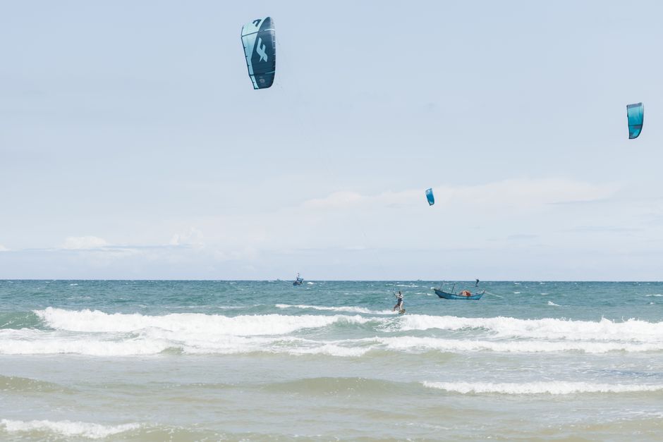 kitesurfer launching kite prea beach