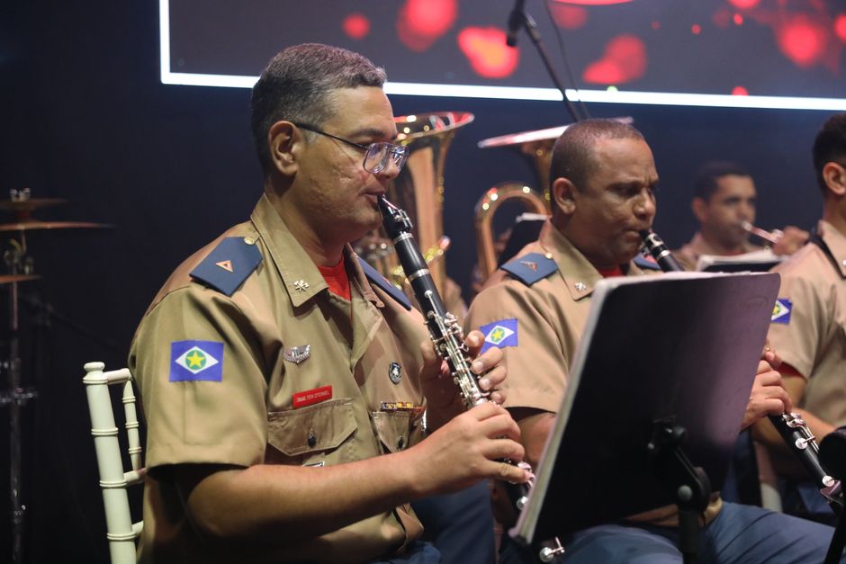sertanejo band performing live in Brazil