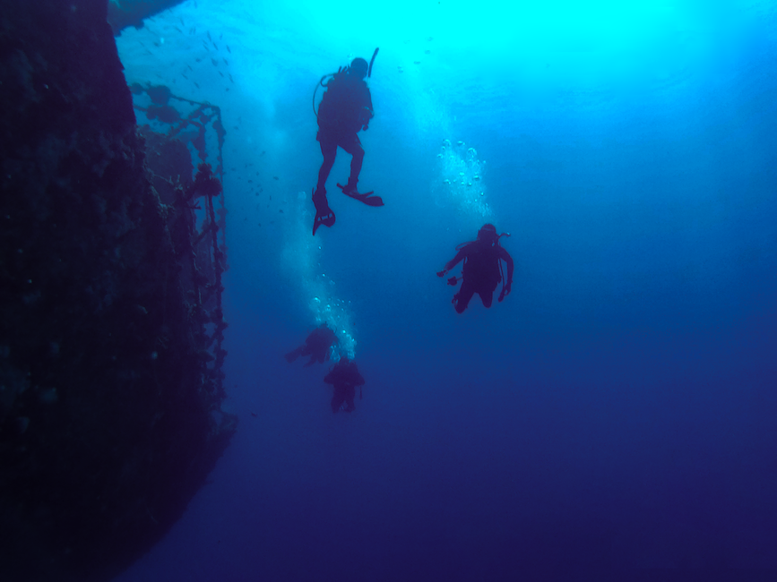 diver exploring arraial cabo wreck