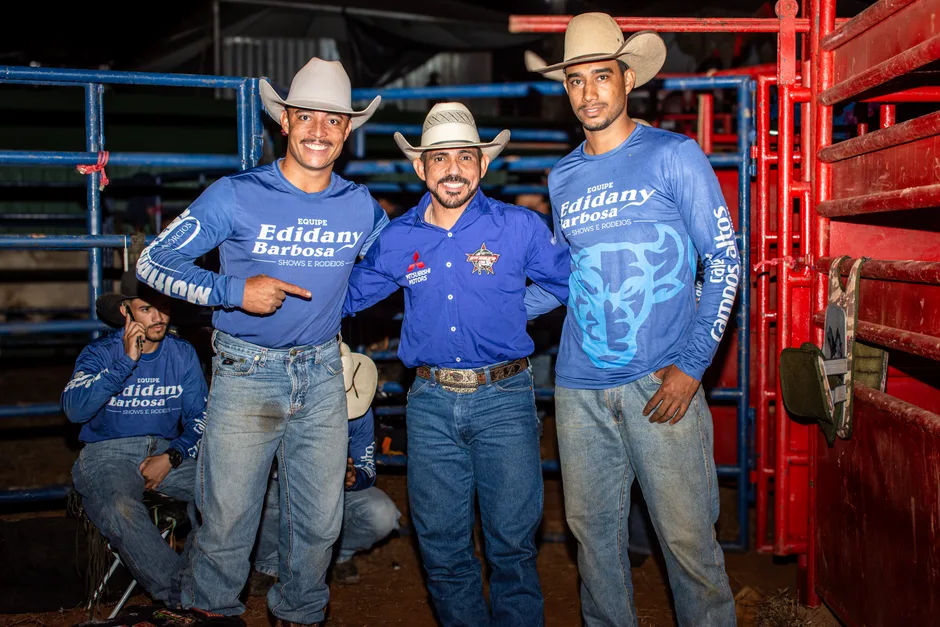 crowd cheering at Barretos rodeo in Brazil
